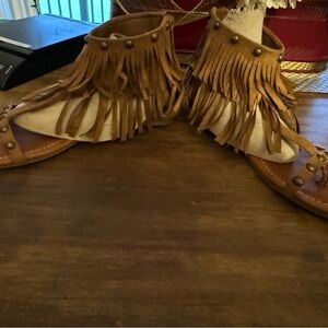 Arizona  Jeans Fringed Sandals Sz 6.5. VGUC 😊😊